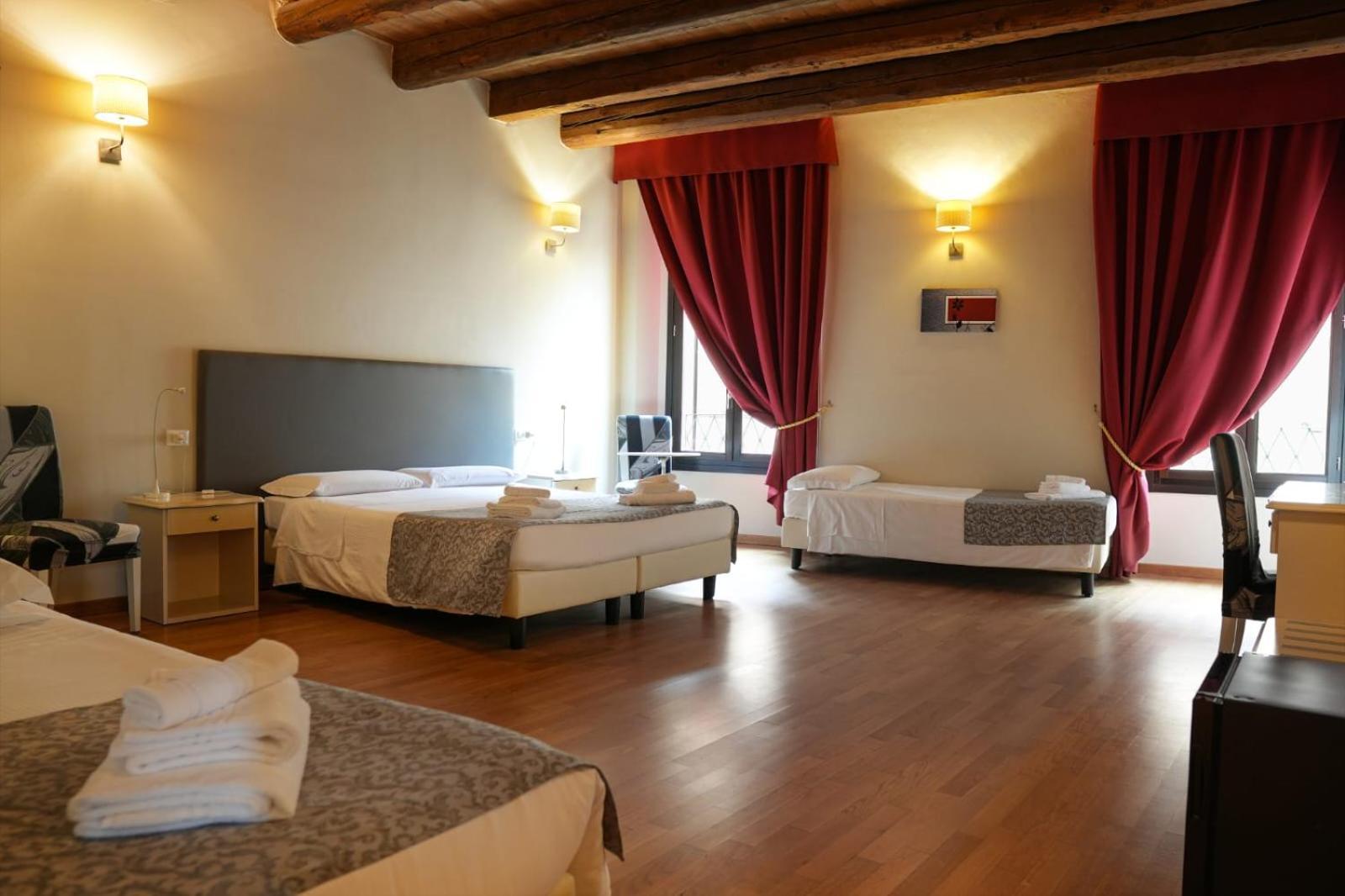 Honey Rooms Ferrara Exterior photo
